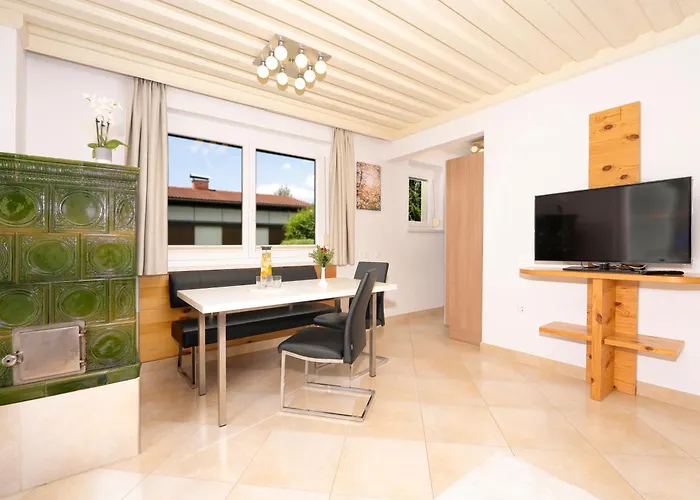 Valmari Seebungalows * Faak am See